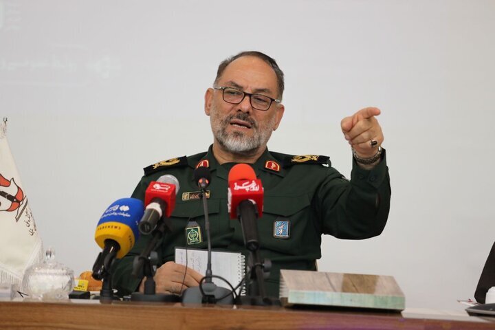 جبهه فرهنگی مقابل دشمن باید فعالانه عمل کند