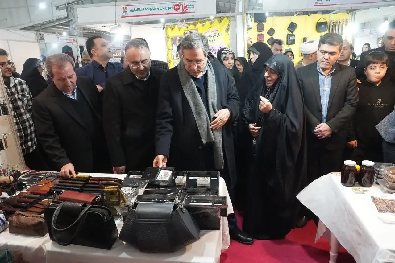 بازدید استاندار آذربایجان‌غربی از نمایشگاه شب یلدا در ارومیه