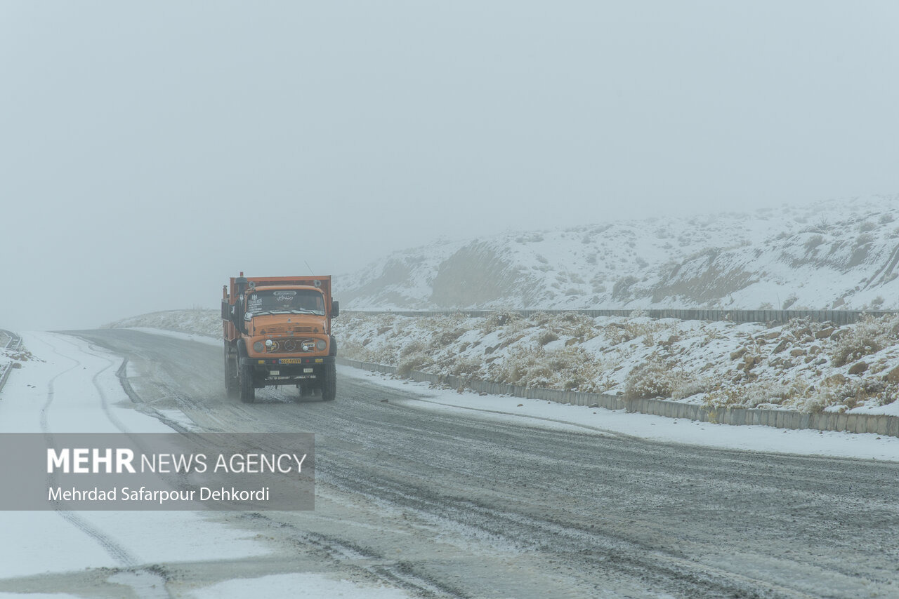 کولاک شدید در محور پیرانشهر-تمرچین؛ رانندگان نکات ایمنی را رعایت کنند