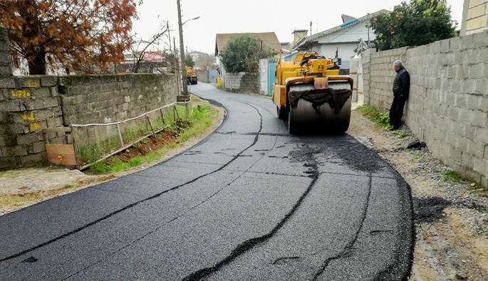 بهبود زیرساخت‌های عمرانی روستاهای  بوکان با اجرای طرح نهضت آسفالت
