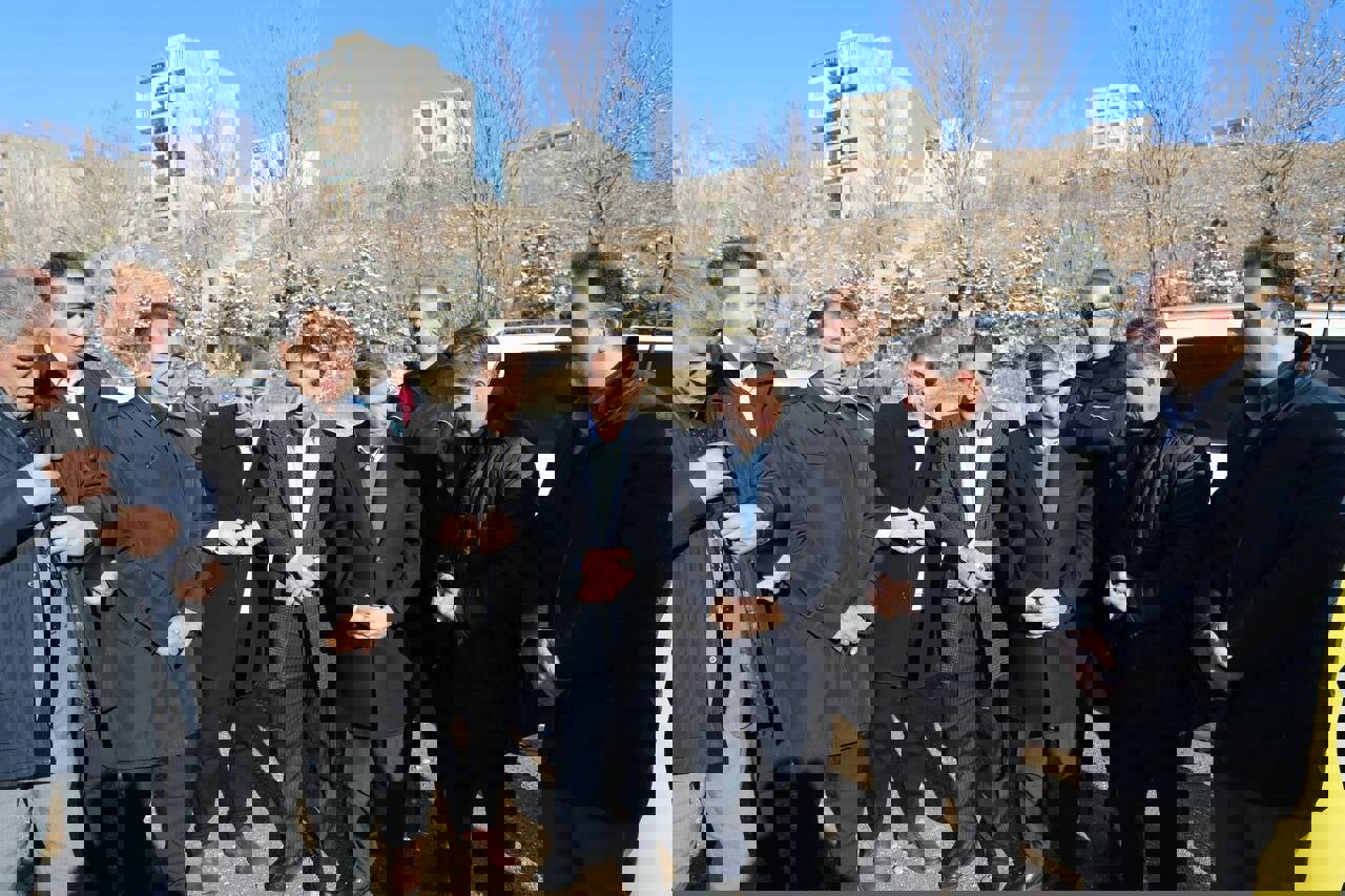 بررسی میدانی استاندار اردبیل از روند اجرایی پل کمربندی سرعین