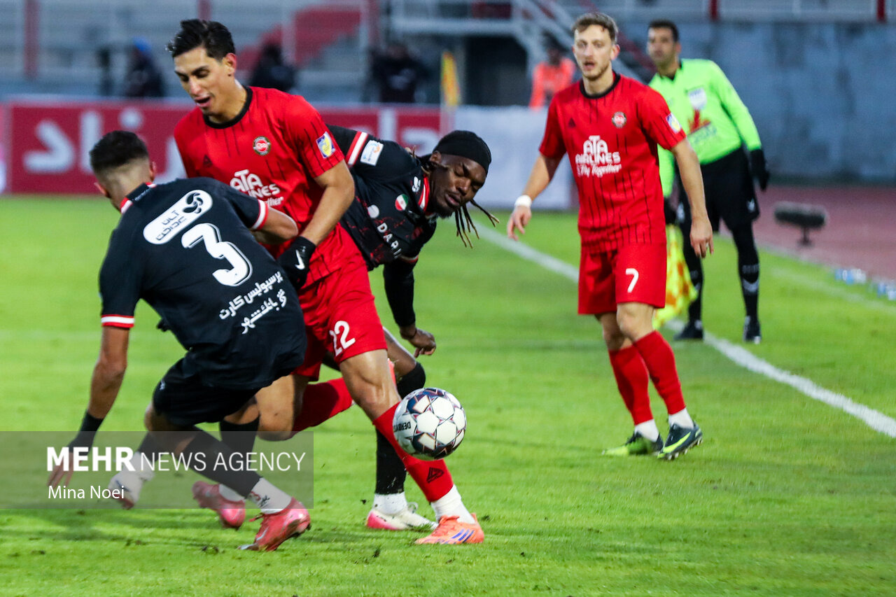تراکتور مسلط به بازی با پرسپولیس بود/ نباید تشویق‌ها لطمه بزند