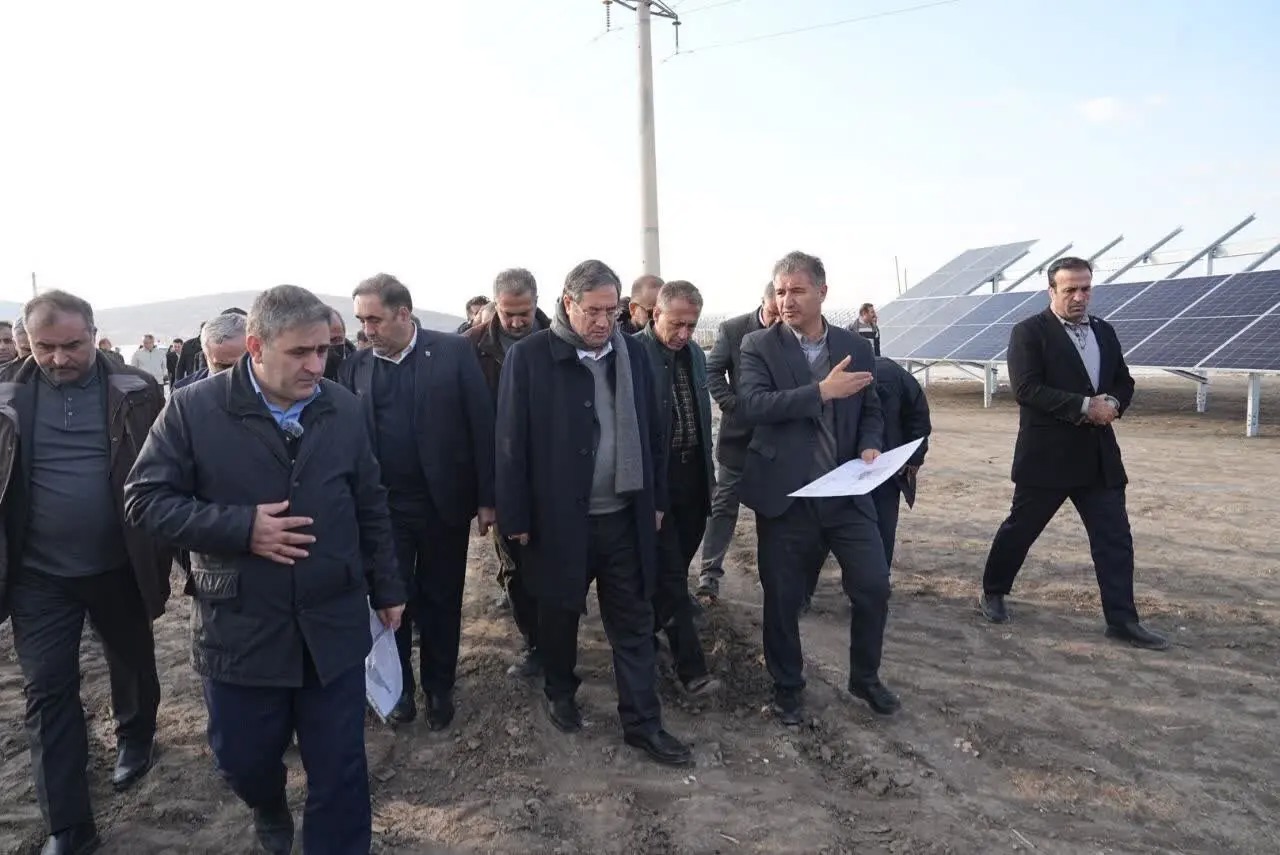 🎬 بازدید استاندار آذربایجان‌غربی از نیروگاه برق خورشیدی کارخانه سیمان