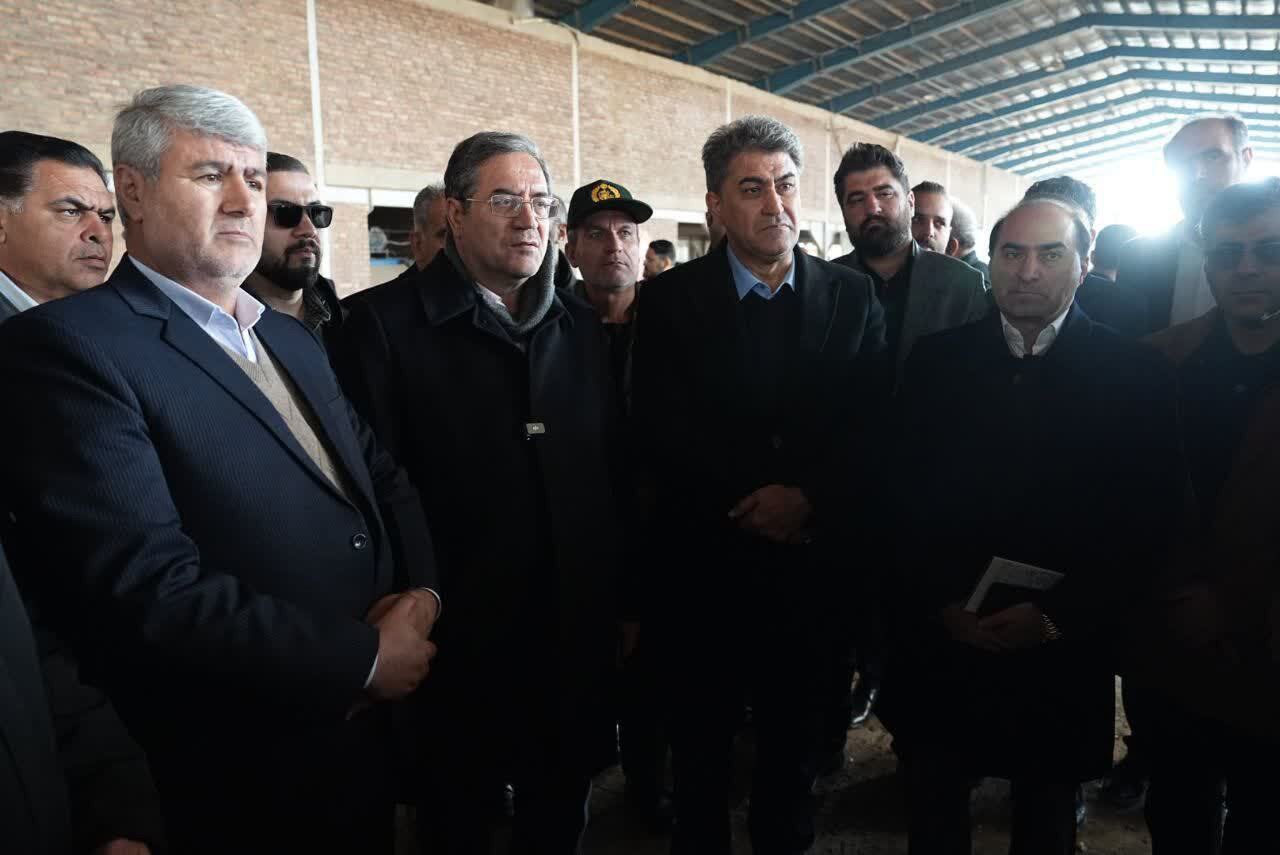 بازدید استاندار آذربایجان‌غربی از کارخانه راکد آجر سفال