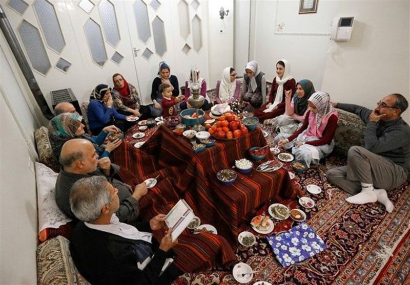 دورهمی شب یلدا در پیرانشهر رنگ همدلی وهمیاری گرفته