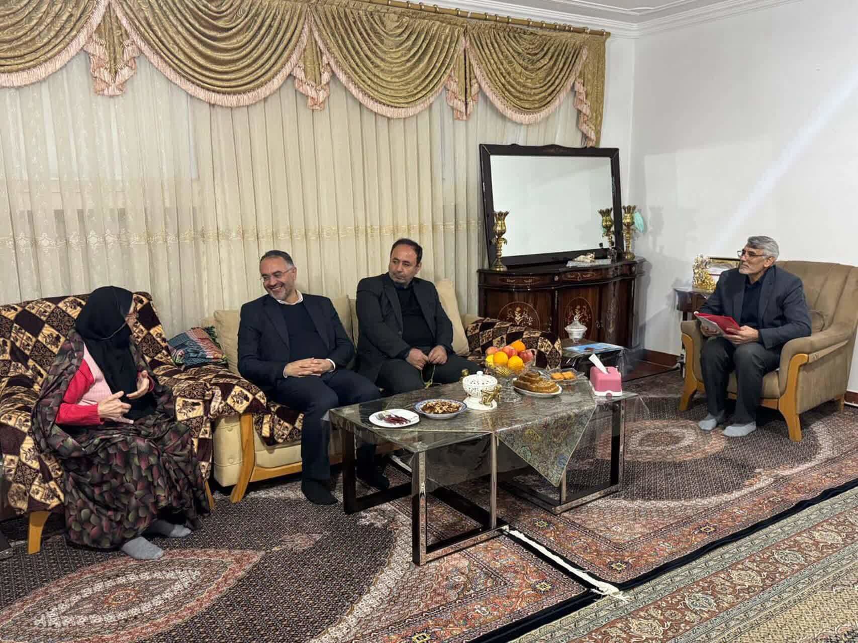 دیدار  استاندار آذربایجان‌غربی با خانواده شهید علوی‌پور