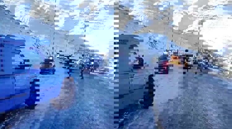 کولاک شدید در گردنه الماس تردد مسافران را با مشکل مواجه کرد