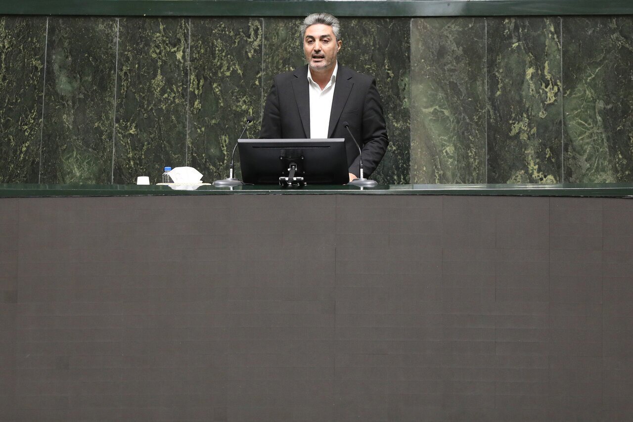 حقوق کارگران و کارمندان متناسب با تورم افزایش یابد