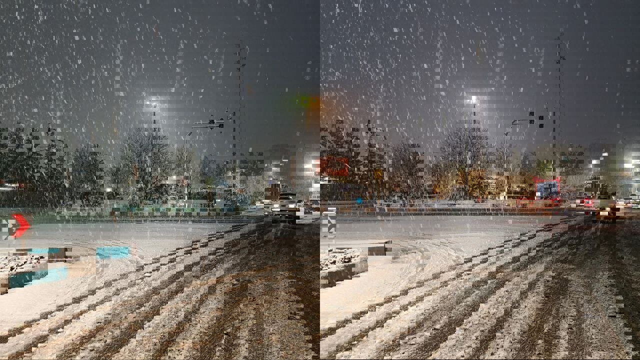 بارش برف مناطق مختلف آذربایجان غربی را سفیدپوش کرد