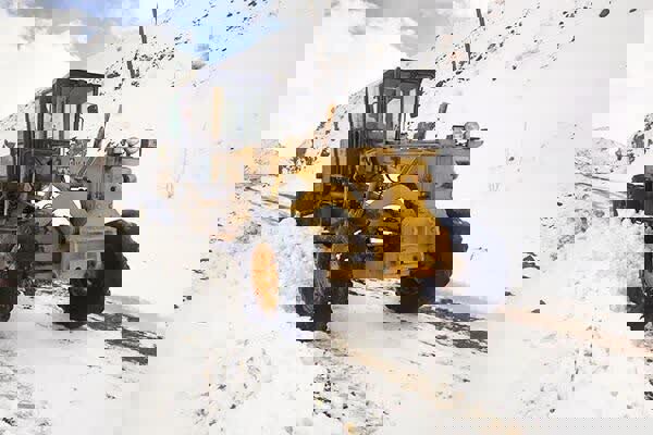 نویدی نیا: ۵۵ کیلومتر از گردنه های مهاباد برف روبی شد