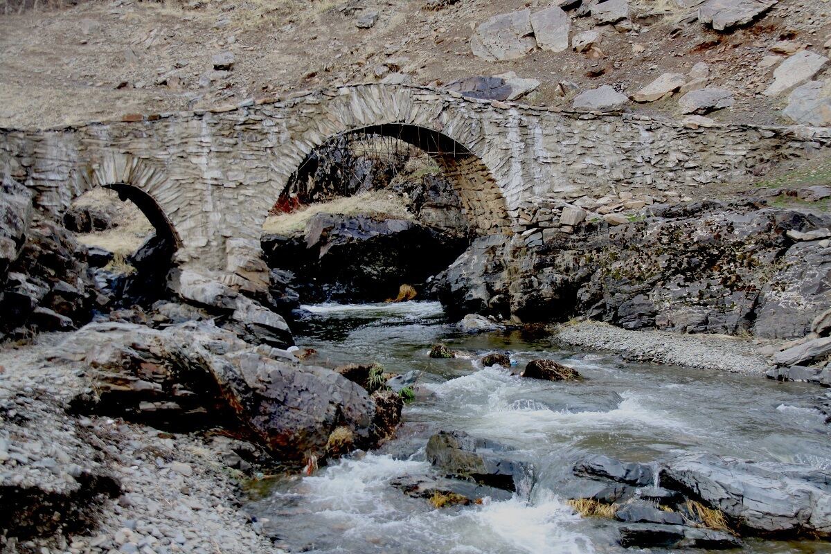 سلطان در آغوش برف و رود؛ روایت زنده از یک پل کم‌نظیر در آذربایجان‌غربی