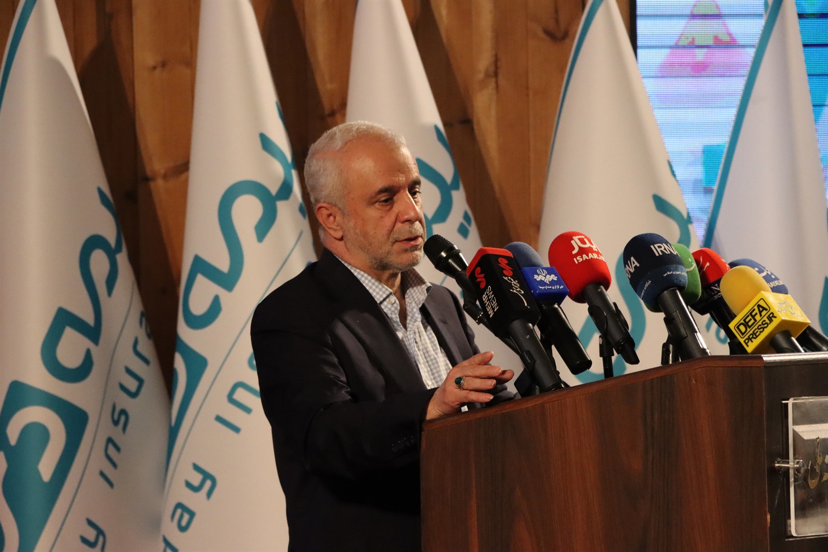 اوحدی: رضایت خانواده شهدا رضایت خداست/ رتبه نخست بیمه دی نشانه خدمت صادقانه به ایثارگران