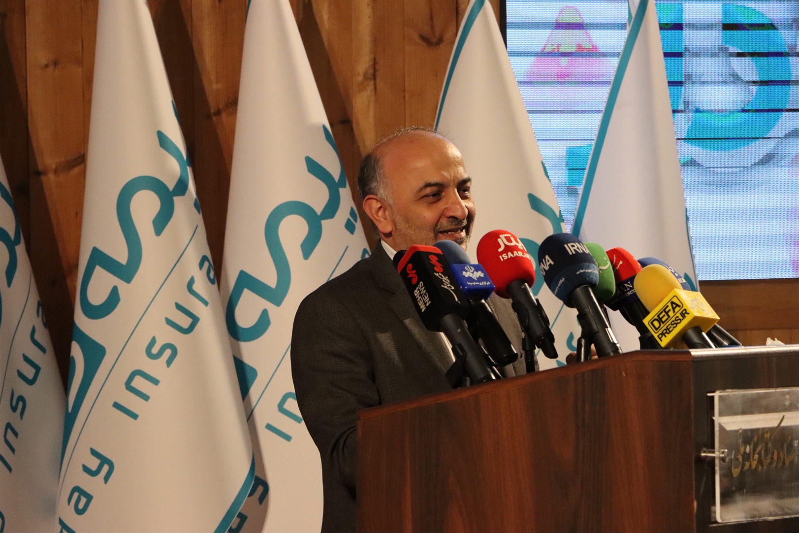 مدیرعامل بیمه دی در همایش تجلیل از همسران و مادران شهدای اقتدار: دیجیتالی شدن کامل ارزیابی خسارت در بخش درمان  و خودرو گام مهم بیمه دی  در مسیر خدمت به مردم