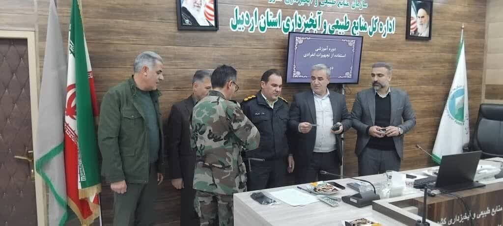 تجهیز ماموران منابع طبیعی اردبیل به تجهیزات دفاع شخصی