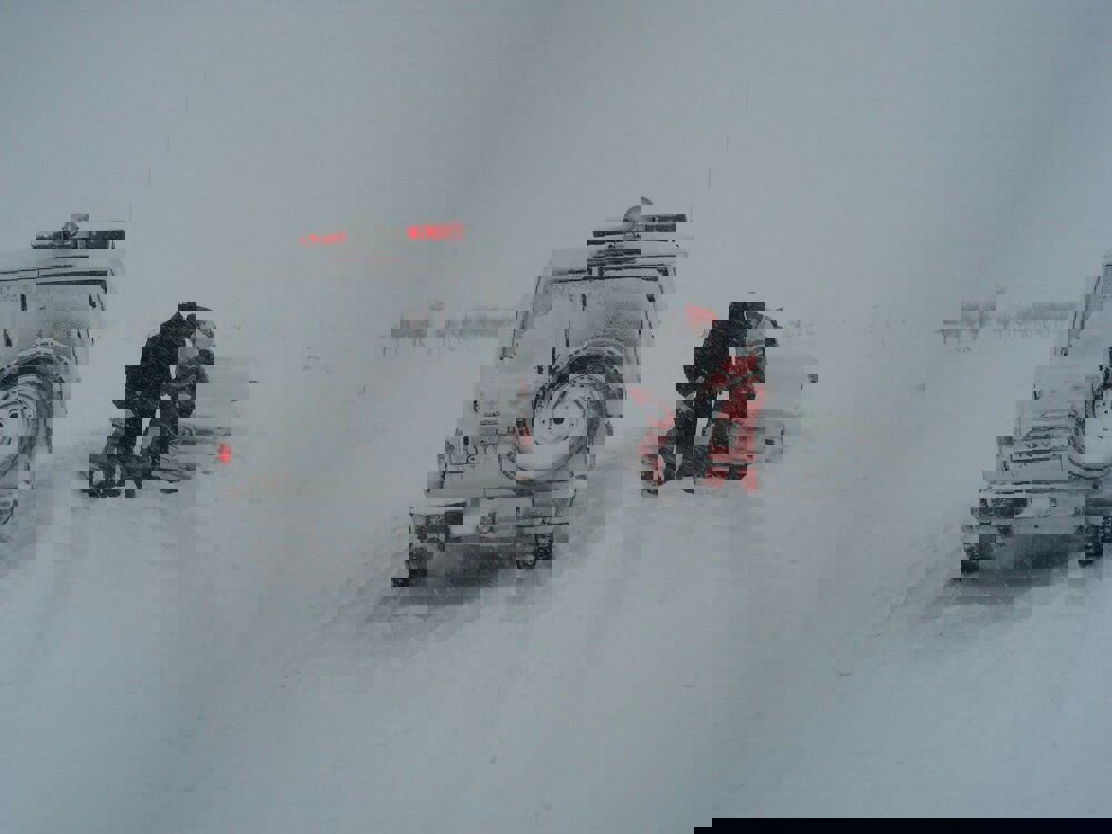 صادق زاده: تردد در محور پیرانشهر- نقده فقط با زنجیر چرخ امکان پذیر است