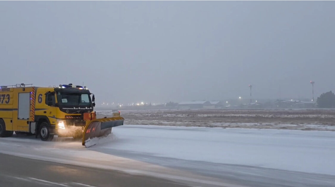 برف روبی باند فرودگاه ارومیه برای پرواز
