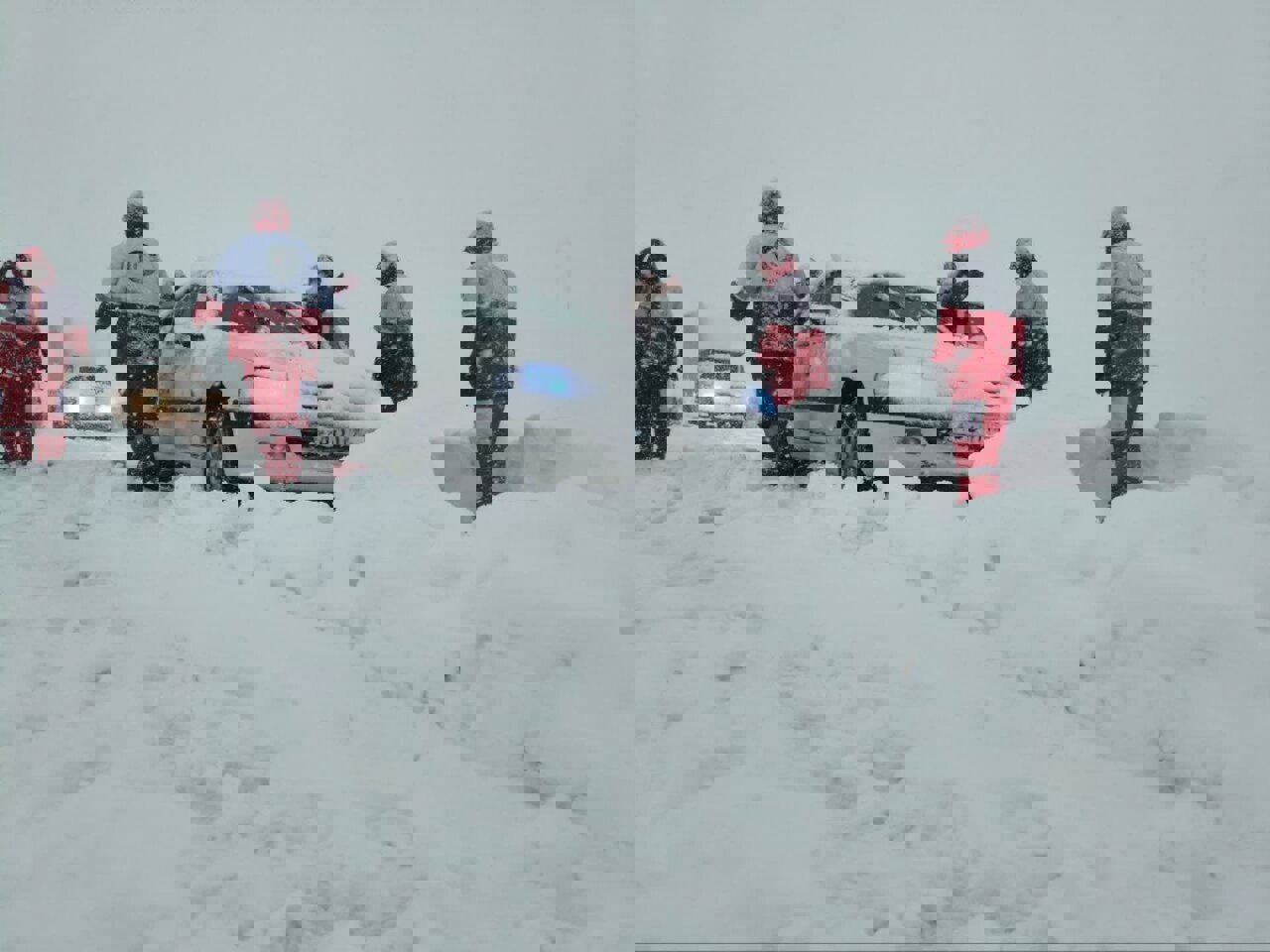 ۷۸۰ خودرو گرفتار در برف درجاده های آذربایجان‌غربی امدادرسانی شدند