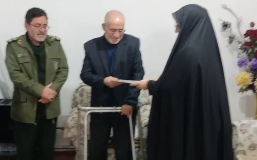 تکریم پدر شهید ناصر سروری در پلدشت