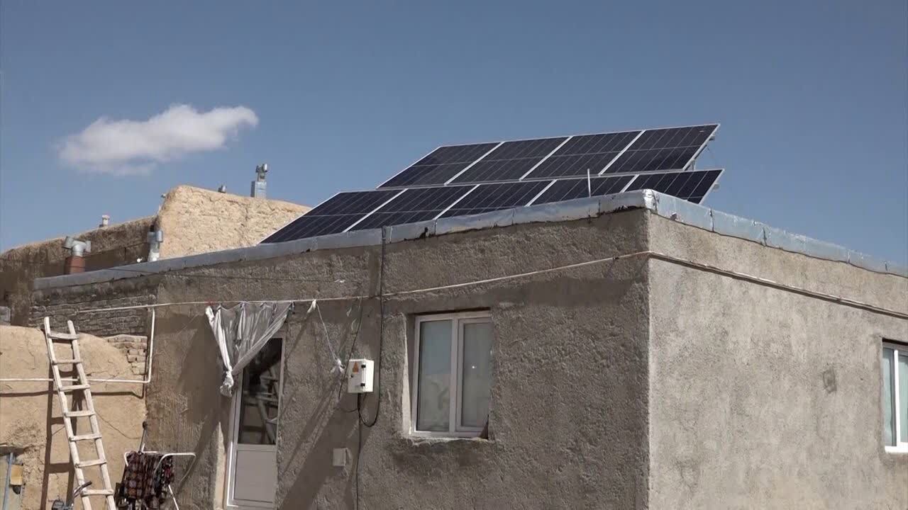 واگذاری ۴۳۰ صفحه خورشیدی به مددجویان کمیته امداد آذربایجان غربی