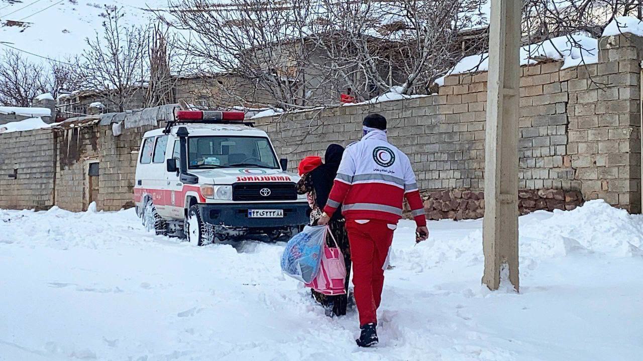 امداد هلال‌احمر آذربایجان‌غربی به ۶۲۵ نفر در حوادث برف و کولاک