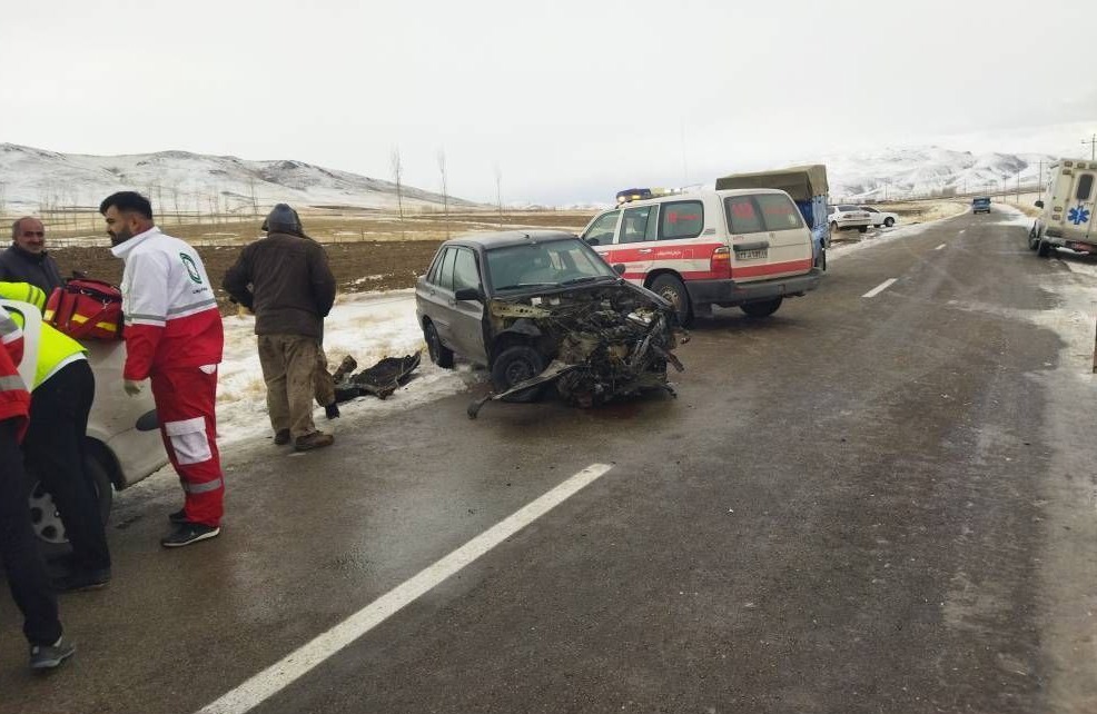 برخورد پراید با نیسان جونیور در محور ارومیه به سرو ۵ مصدوم برجا گذاشت