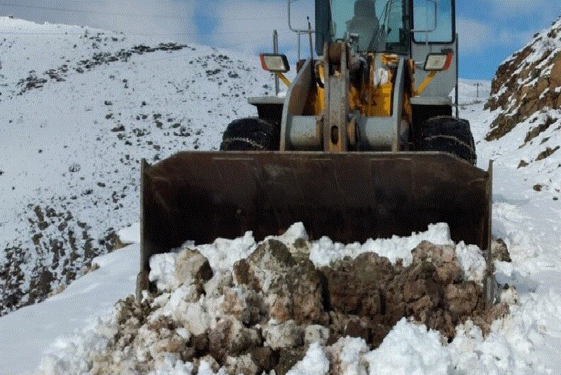 نجات جان رانندگان سوخت و غله در تکاب