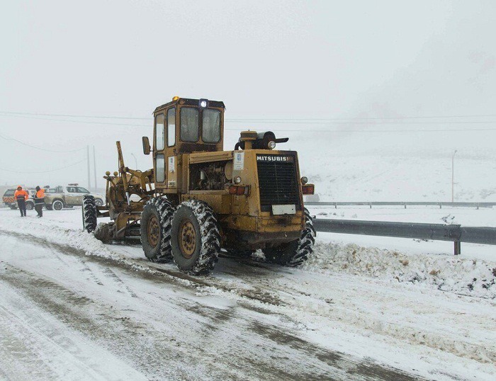 برف‌روبی یک‌هزار کیلومتر راه روستایی در آذربایجان‌غربی