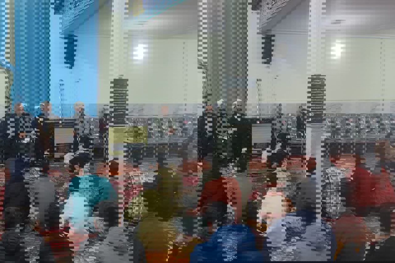 استقبال امام جمعه چاراویماق از معتکفین نوجوان و جوان