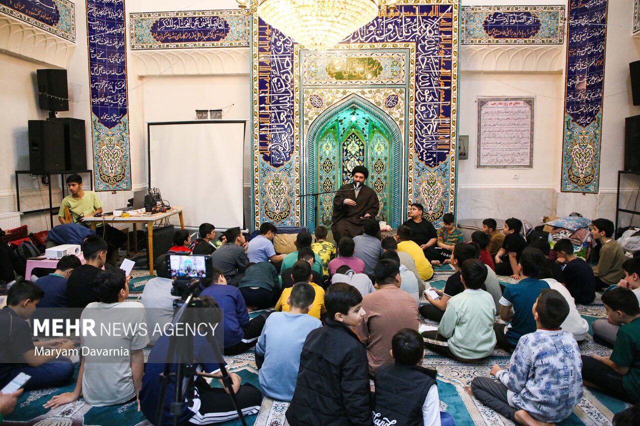 ۳۴ مسجد خوی میزبان معتکفین؛۱۷۰۰ دانش آموز خوی معتکف شدند
