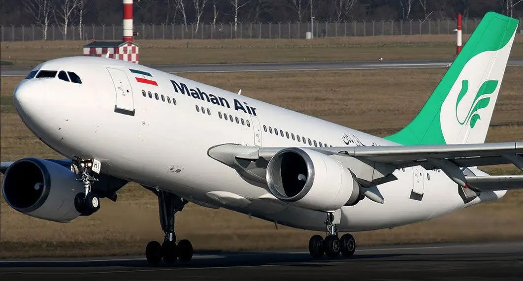 حضور پوری بنایی در پرواز معطل‌ مانده ماهان/ مسافران: بعد از ۴ ساعت انتظار حتی صبحانه هم ندادند/ ویدئو