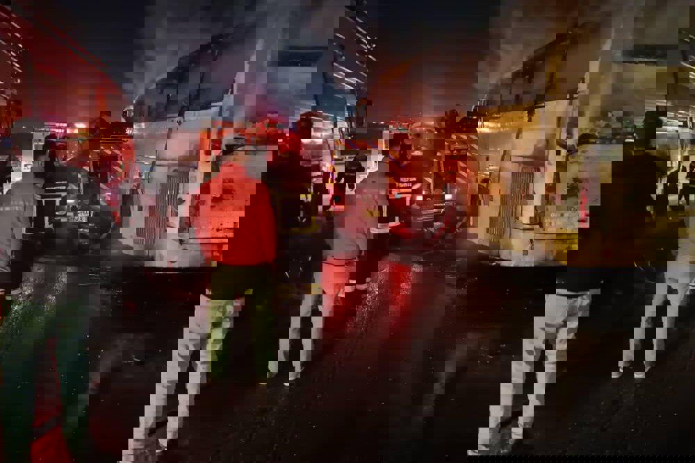 روایت راننده از حادثه آتش سوزی اتوبوس در عوارضی بستان‌آباد