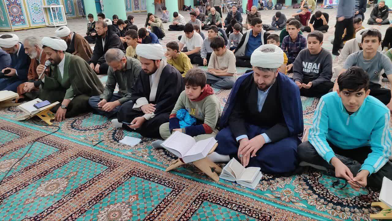 طنین زمزمه دعای پر فیض‌ام داوود معتکفان در تکاب