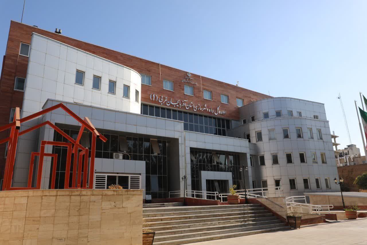 مدیرکل راه وشهرسازی آذربایجان غربی رتبه برتر عملکرد حوزه حقوقی کشور را کسب کرد