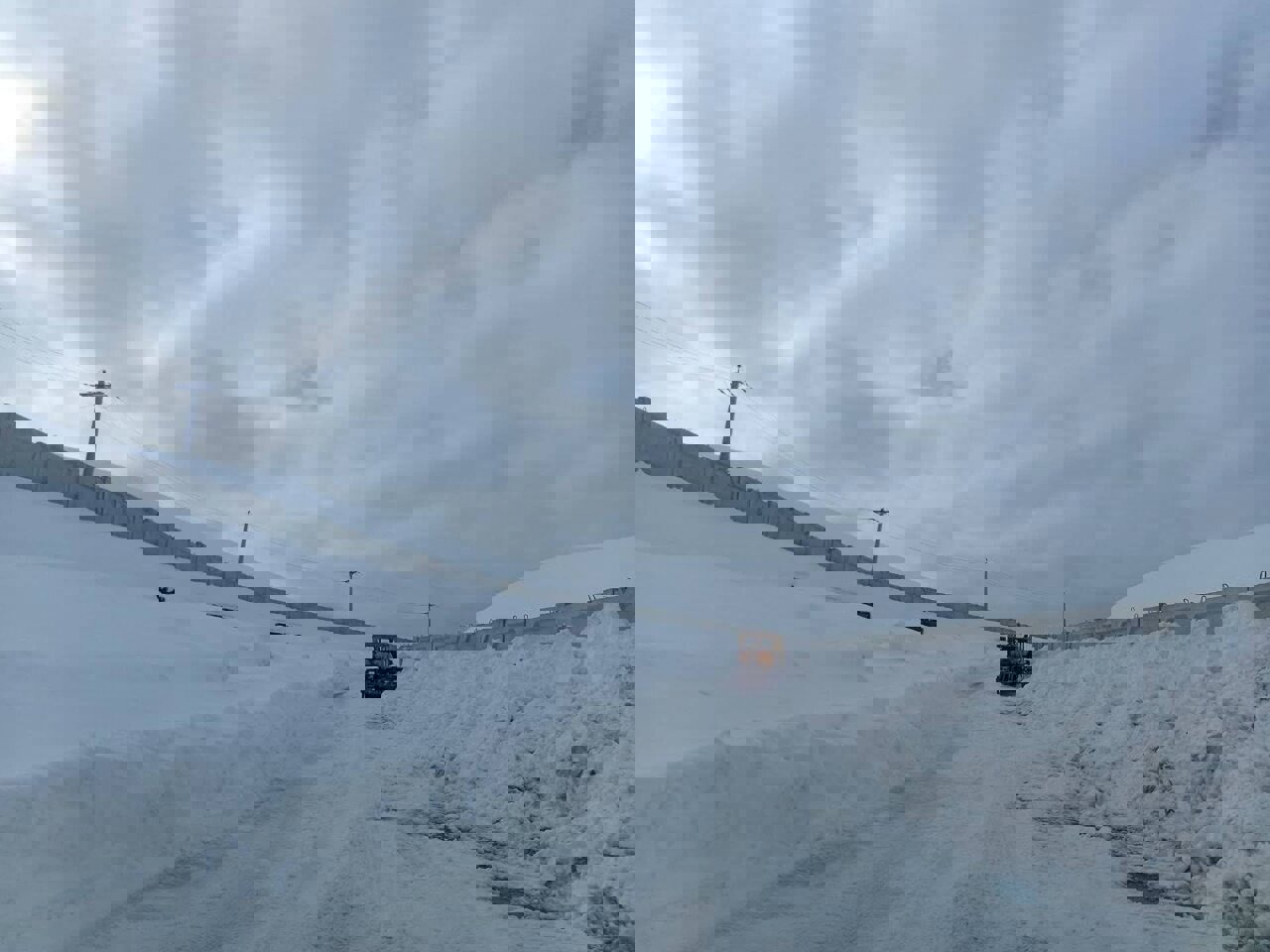 شکری: برف‌روبی بیش از ۳۷۰۰ کیلومتر از محورهای آذربایجان‌غربی