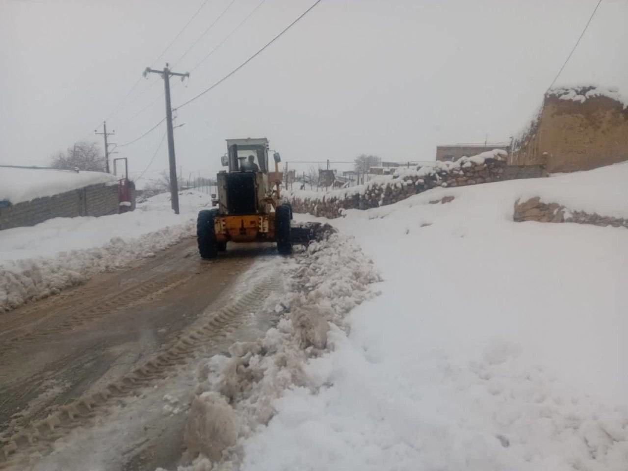 بازگشایی راه ارتباطی ۷۹ روستاباتلاش راهداران آذربایجان غربی
