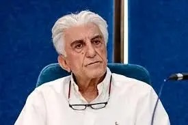 تصویری از رضا کیانیان در پشت صحنه فیلم جهان مبهم هاتف