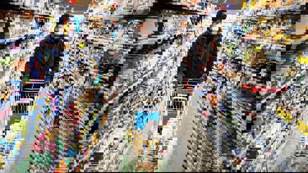 روایی،تأمین کالاهای اساسی، بازار استان را به ثبات رساند