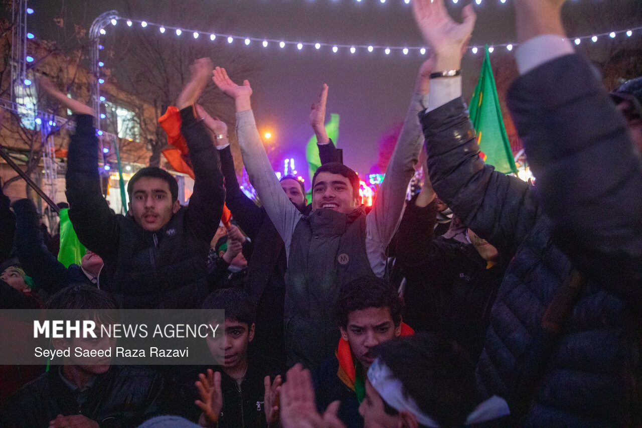 برگزاری مراسم جشن و سرور دستجات حسینی تبریز در بازار بزرگ تبریز