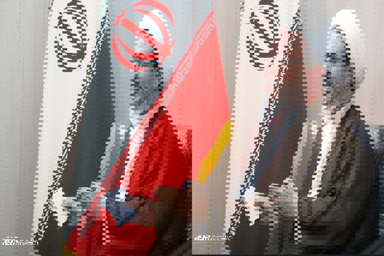 حجت الاسلام باوقار: شهدا الگوهای حقیقی ایمان و بصیرت هستند