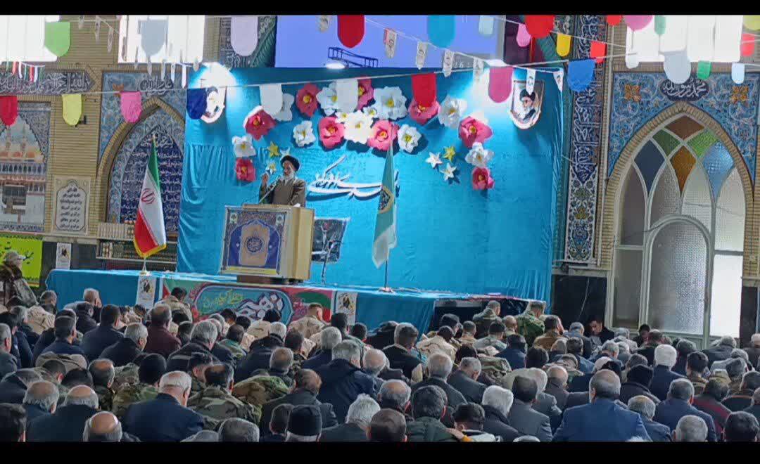 تاکیدامام جمعه سلماس برلزوم ایستادگی در برابر نظام سلطه