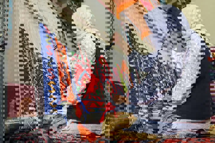 نگاهی به گلیم عنبران؛ حفظ هنر و میراث فرهنگی