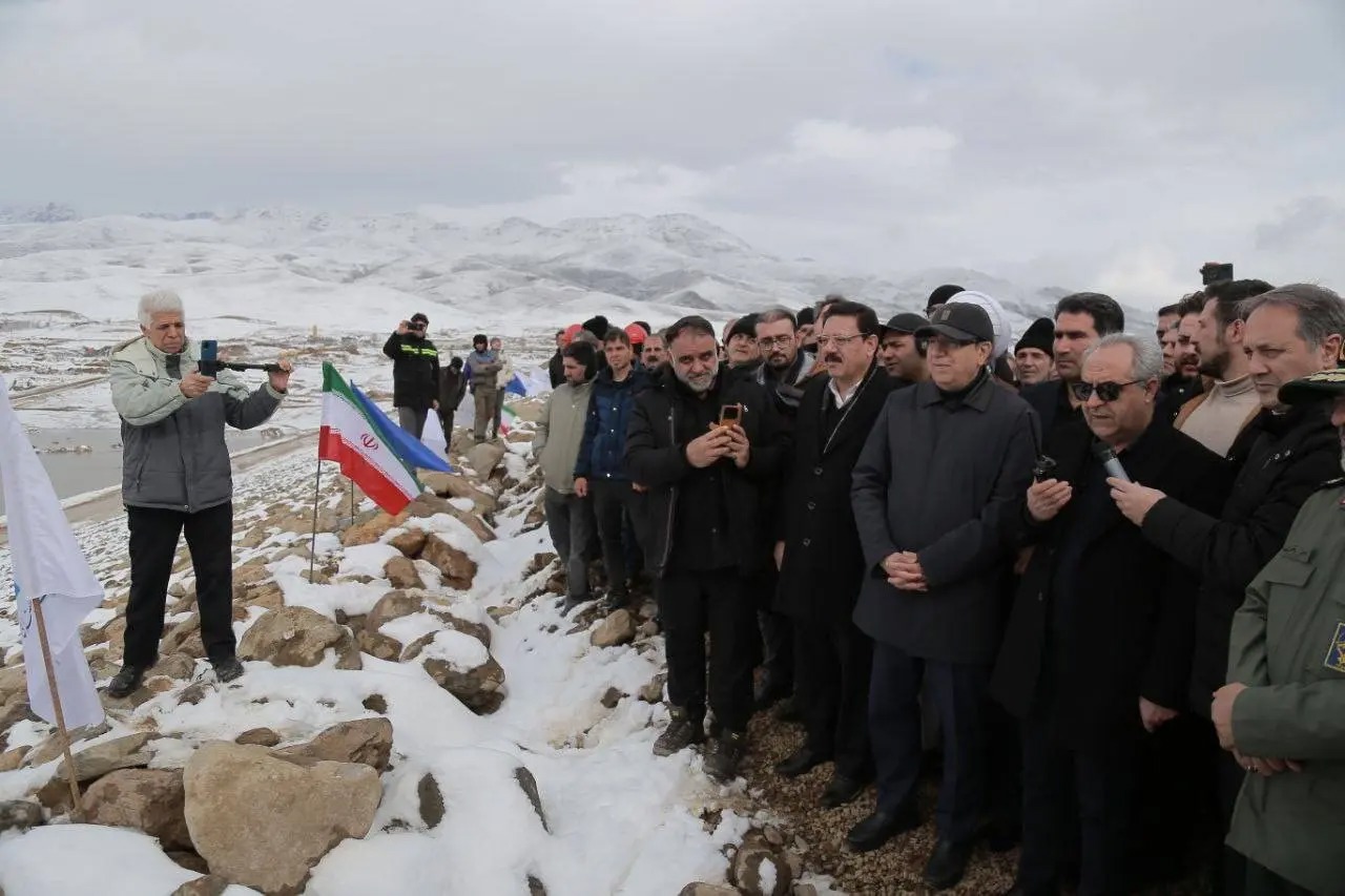 آیین آبگیری اولیه سد پیغام‌چای کلیبر و پلاگ دائمی سیستم انحراف برگزار شد
