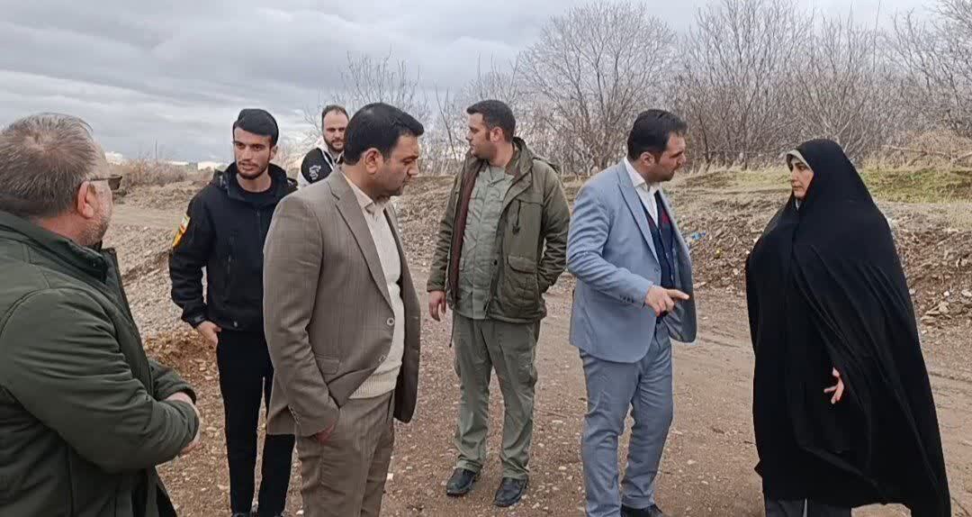 بازدید فرماندار باروق از محل اجرای سیل‌بند‌ها در مسیر رودخانه قوروچای