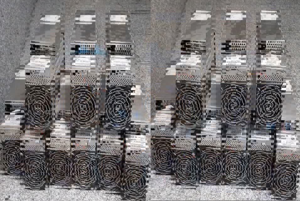 نجف زاده:  ۱۳ دستگاه ماینر قاچاق در میاندوآب کشف شد