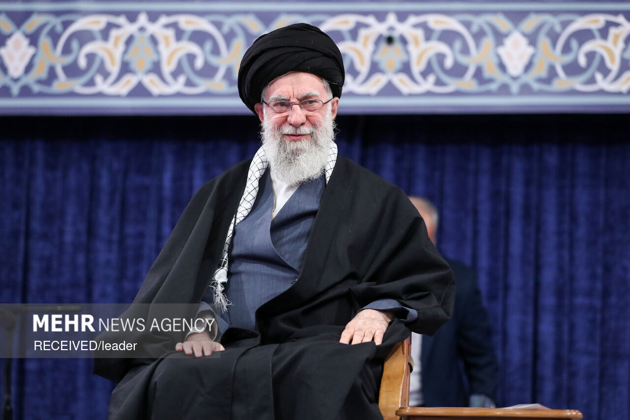 رهبر انقلاب: خطرناک‌تر از ناو، سلاحی است که آن را به قعر دریا می‌فرستد