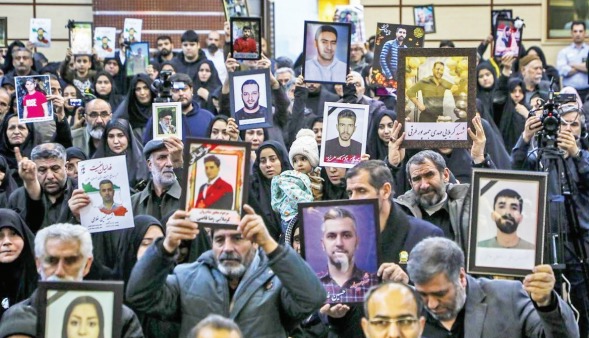 شرایط اقتصادی را اصلاح کنید و به مردم اجازه سوگواری بدهید