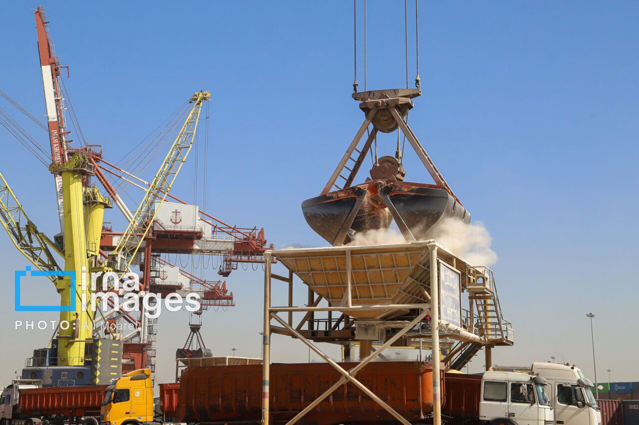 آذربایجان‌غربی پیشتاز تأمین کالاهای اساسی؛ واردات روغن خوراکی برای تنظیم بازار ملی آغاز شد