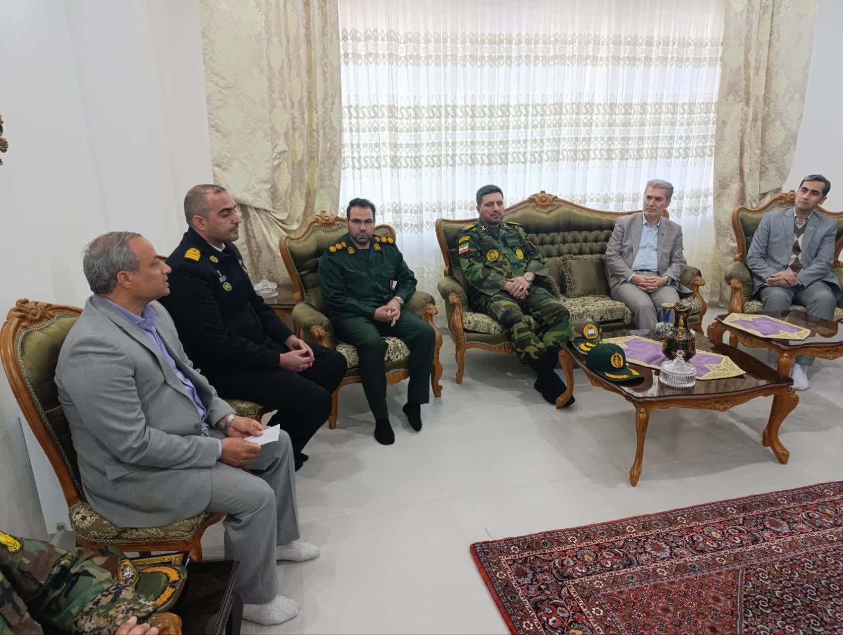 تکریم خانواده شهید بهروز خاکسار در سلماس