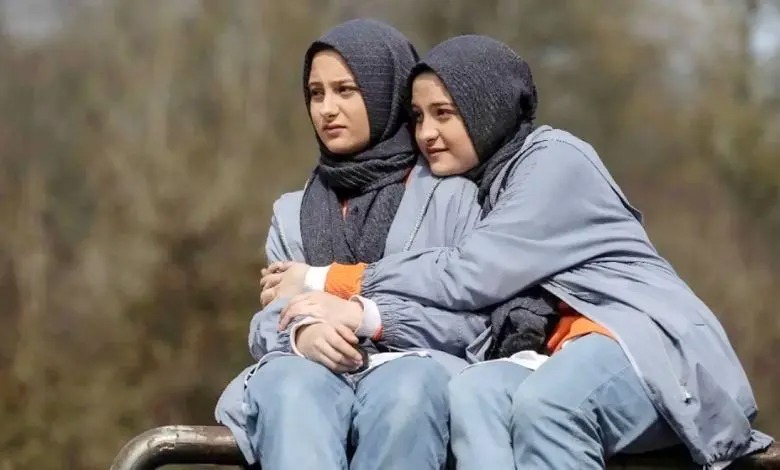 سفر در زمان؛ «سارا، نیکا و فرمانده داعشی» در پشت صحنه سریال پایتخت ۵؛ سال ۹۶