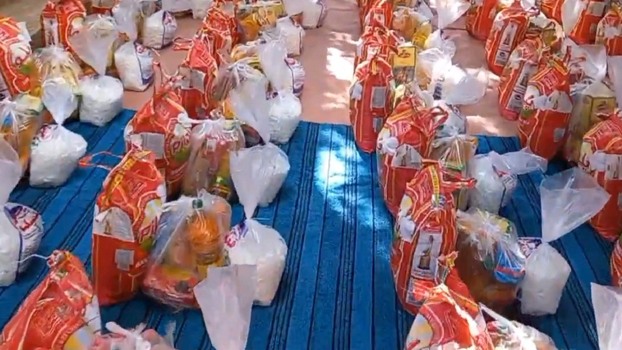 اهدای ۱۰۰ بسته معیشتی به مددجویان بنیاد آبشار عاطفه‌ها در هشترود